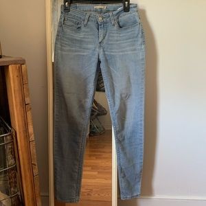Women’s size 6/28 Levi’s